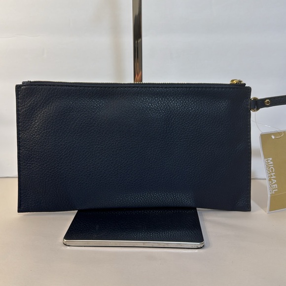 Michael Kors Navy leather wristlet in excellent condition NWT - Picture 2 of 9